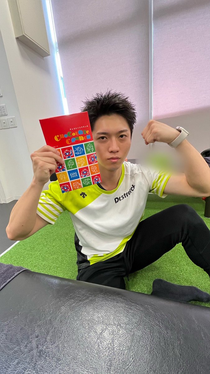 ds_atsushi's tweet photo. 関西遠征から帰ってきたサファイアからの
お土産頂きました😁

一回り大きくなった彼に注目です！👀

@Dr_0902tm 

#ドクターストレッチ
#新百合ヶ丘店
#ポスト https://t.co/53GsKKYsPi