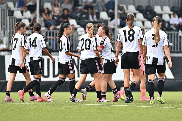 WomenFootballN_'s tweet photo. La #JuventusWomenU19 parte forte: 7-0 netto delle campionesse in carica al Cesena ⚪️⚫️

Show di #Krasniqi 🇸🇪 con tre reti🔥
(Krasniqi x3, #Copelli, #Bianchi, #Tosello, Piermarini)

#PrimaveraWomen https://t.co/SUkMCFTB8G
