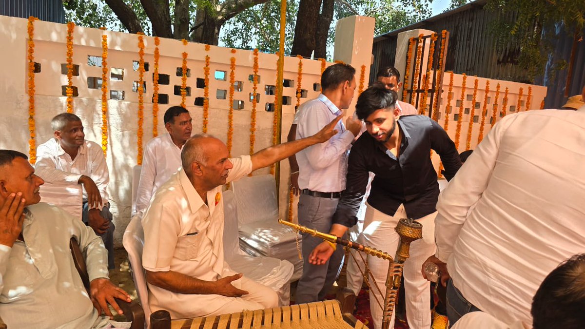 NeelamS_BJP's tweet photo. आज नजफगढ़ विधानसभा के समसपुर गाँव में कौस्तुभ नीलम कृष्ण पहलवान जी ने अमावस्या के पावन अवसर पर आयोजित भंडारे में सम्मिलित हुए एवं सभी श्रद्धालुओं के साथ प्रसाद ग्रहण किया |
धर्म और सेवा – यही हमारी शक्ति और संस्कृति
#SevaPakhwada #BJP4India #BJPNationFirst #SabkaSathSabkaVikas https://t.co/PAF9ueXRS6