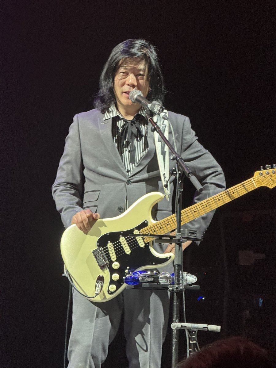 yunyann2's tweet image. ジェームスさん、ビシッとスーツで決めてたけど暑くなかったんかな？😅
 #SmashingPumpkins #スマパン