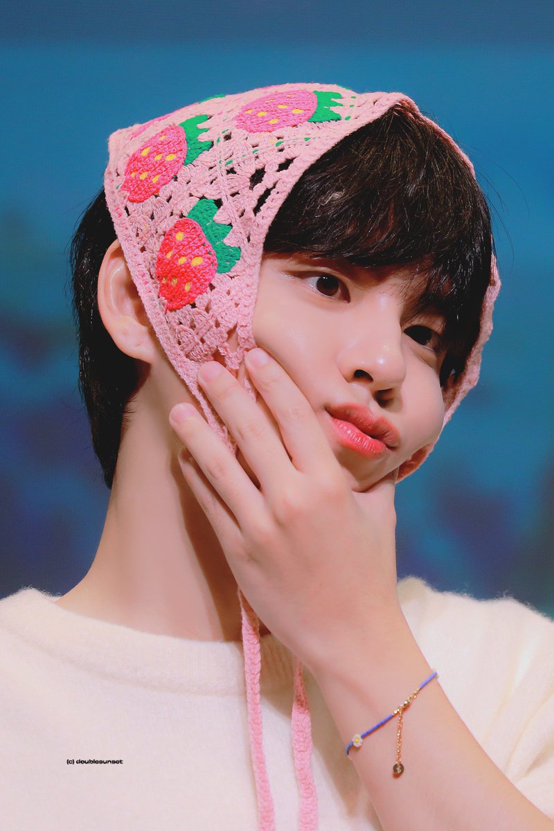 doublesunset_wp's tweet image. 250921 #데이식스 #DAY6 #원필 #WONPIL

딸기가 좋아 .ᐟ.ᐟ