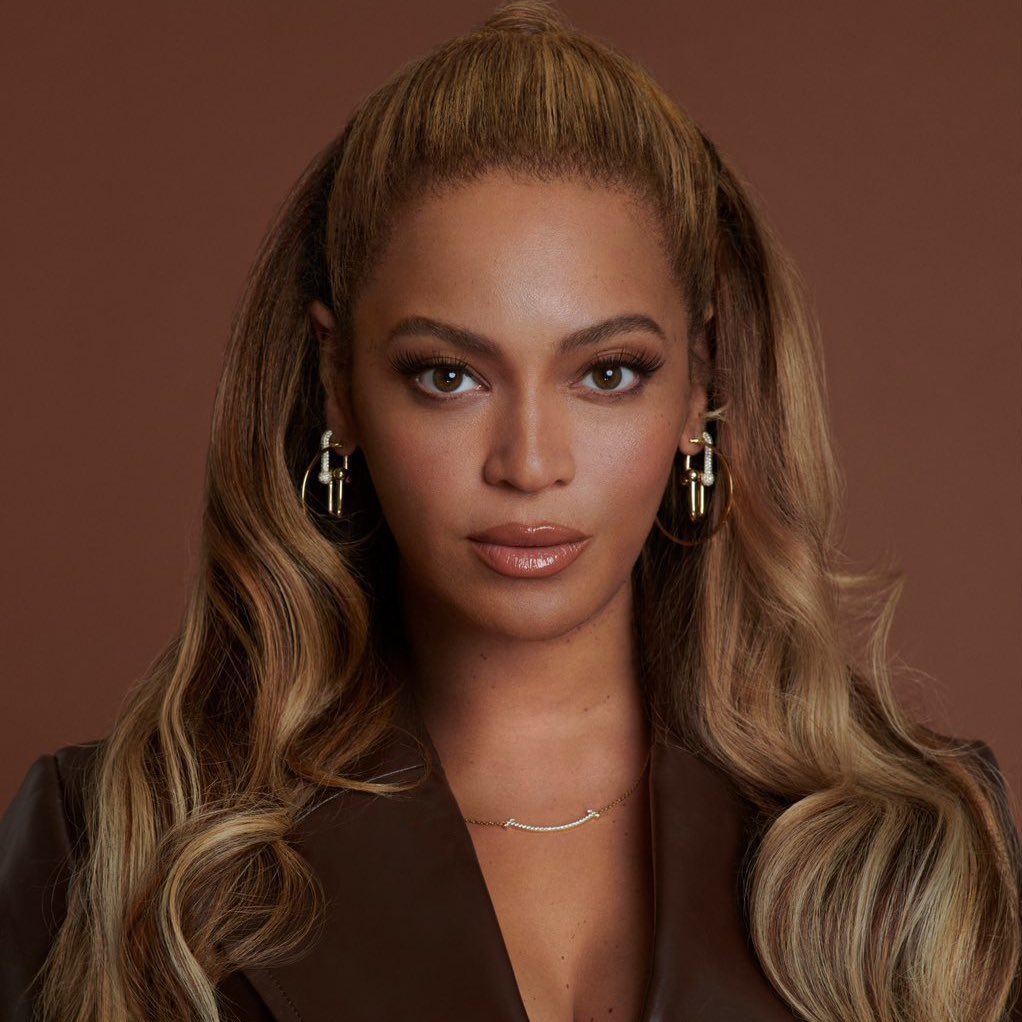 Demi Lovato tells SiriusXM Hits 1 that Beyoncé told her she was a fan of hers:

“It’s so crazy to me but I was at an event last year and Beyoncé was there. She was like, ‘I’m such a big fan.’ And I was like, ‘You probably think I’m someone else! No way, no way!’ But she did say
