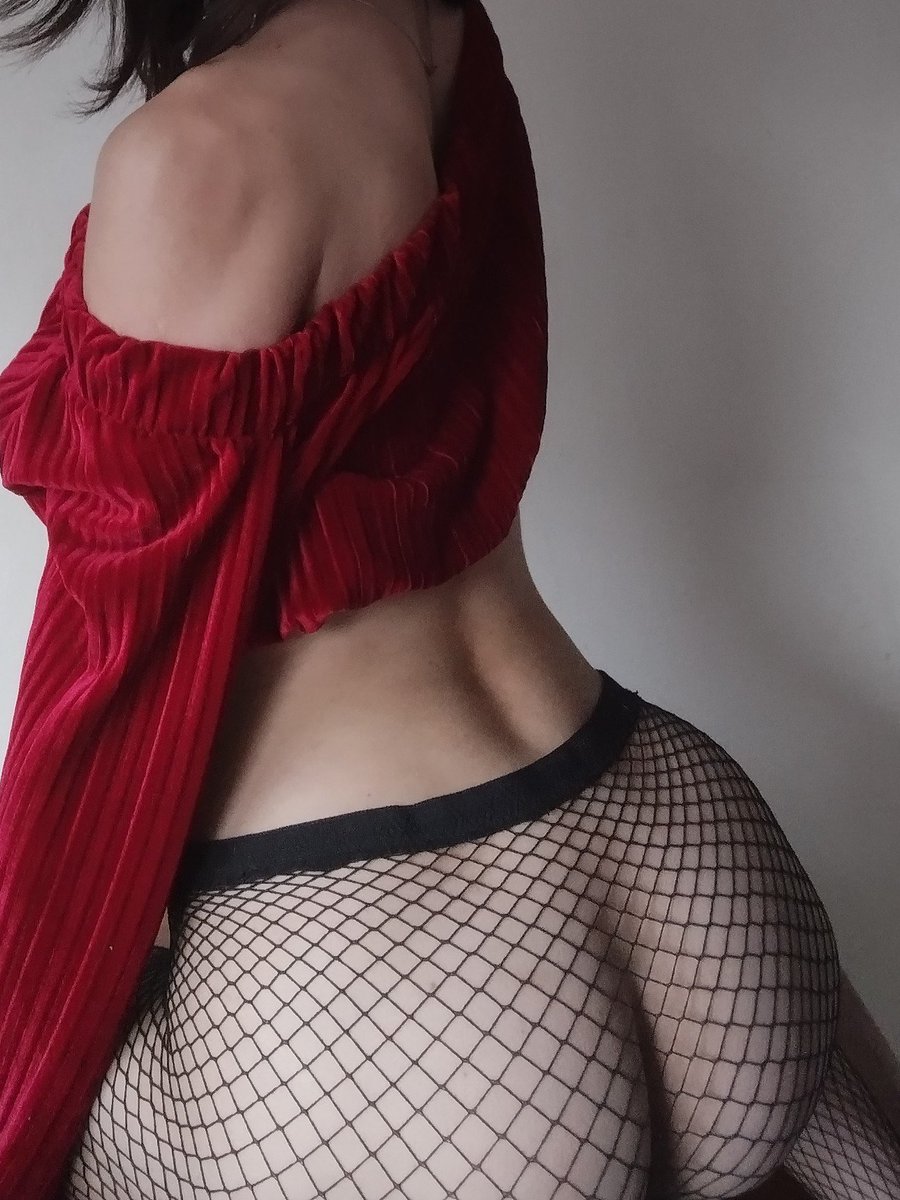 ZOE | into Xtasy 🌙 tweet media
