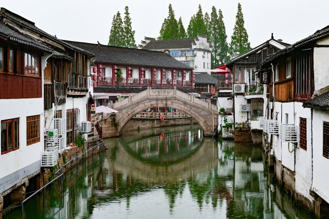 World Rowing会場の水上スポーツセンター最寄りの宿泊地は、上海郊外の朱家角古鎮という観光エリア。
別名上海のベネチア🛶とのこと

(上海…確かに近いけど正直ビルにはテンション上がらん…)と思ってましたが、中心地から1時間離れるだけあってめちゃくちゃ水の古都〜ッて感じ。
今から楽しみです🔥