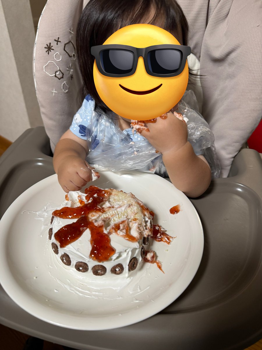 【育児日記】
スマッシュケーキ！
(炎上🔥するのでスマッシュ前の写真はDM限定)