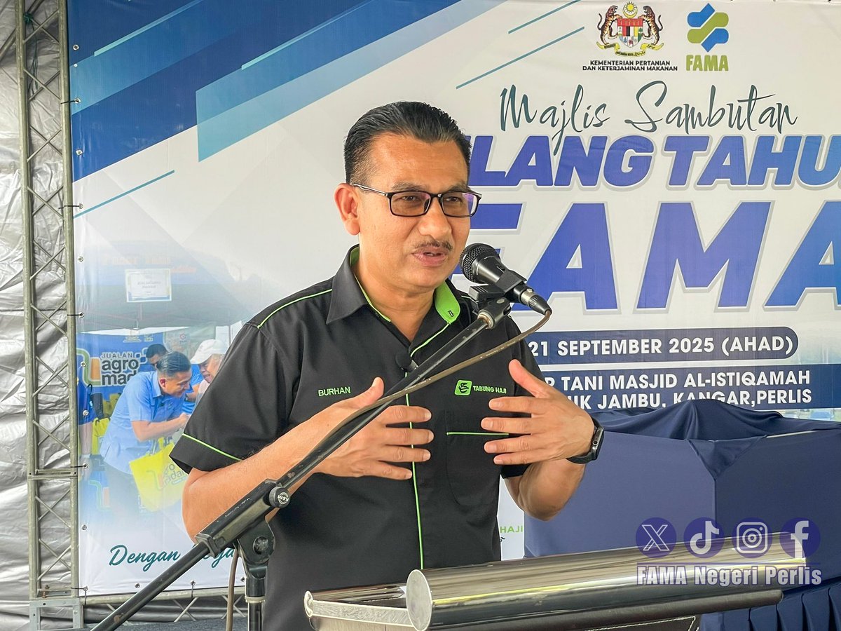 PerlisFama's tweet photo. Program ini disempurnakan oleh YBrs Pn Maizura binti Shamsuddin, Pengarah JAIPs bersama YBrs Tn Haji Borhan Abd Rahman, Pengarah Tabung Haji Negeri Perlis dan YBrs En Mohd Anzara bin Azizan, Pengarah FAMA Negeri Perlis. https://t.co/ekziMiZP1I