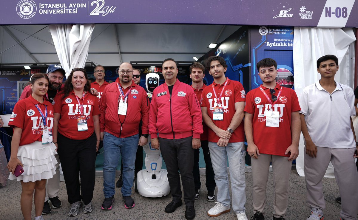 Eğitim öğretim ve AR-Ge çalışmalarında her daim yakın desteğini hissettiğimiz Vefakar Dostum T.C. Sanayi ve Teknoloji Bakanımız Sayın Mehmet Fatih Kacır Bey, #TEKNOFEST'te İAÜ standımızı ziyaret ederek projelerimiz hakkında bilgi aldılar.

Milli Teknoloji Hamlesi’ne öncülük eden