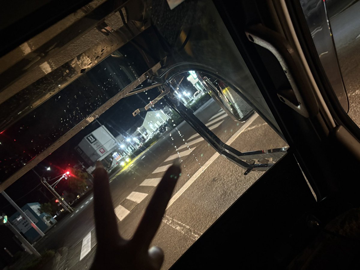 3fyVd5's tweet photo. 右ミラー壊滅 https://t.co/k1Pas68zup