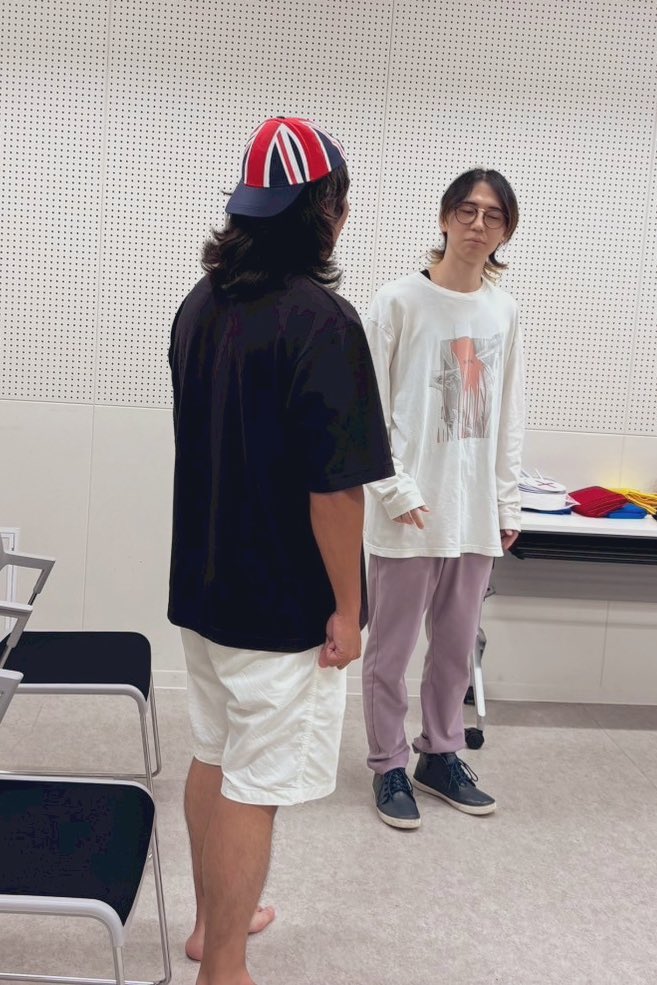 旗揚げインプロライブ
『入社式〜ようこそ中毒社へ〜』

┏━┳━┳━┳━┳━┳━┳━┳━┓
┃開┃演┃ま┃で┃あ┃と┃❻┃日┃
┗━┻━┻━┻━┻━┻━┻━┻━┛

あなたのアイデアで
何かが生まれる……？💥

#秘密結社中毒社
#中毒社
#インプロ
#即興芝居