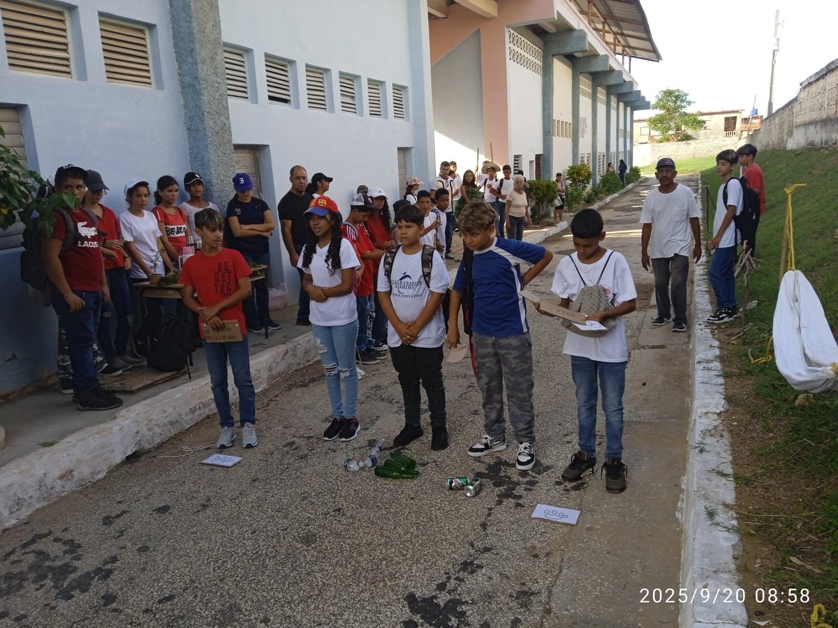 MairaFundora's tweet photo. Se desarrolló con calidad el día territorial de la defensa, nuestro subgrupo presentó variadas actividades, en la zona de defensa Armando Mestre. #EducaciónTrinidad #SanctiSpíritusEnMarcha @AndreiArmasBra6 @AlexisLorente74 @TFontanills @TurinoWilliam https://t.co/R2wSSr4pOb