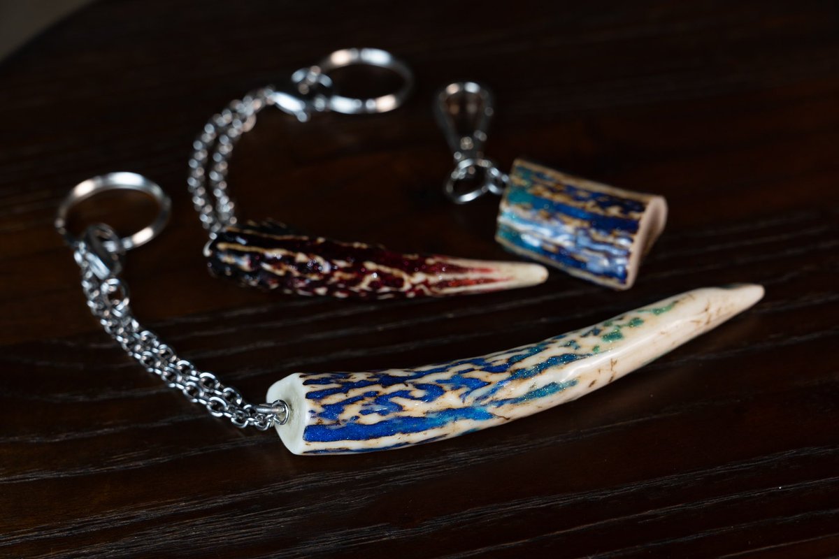 fg_munimuni's tweet photo. 鹿角を贅沢に使用したMilky Way ｰ Memento Mori TypeLｰ (ネックレス/キーホルダー)が完売となりました

ありがたいことに多くのオンラインストアやオーダーでのご注文をいただいているため、製作が完了次第販売再開いたします https://t.co/f0Xy0V6YIf