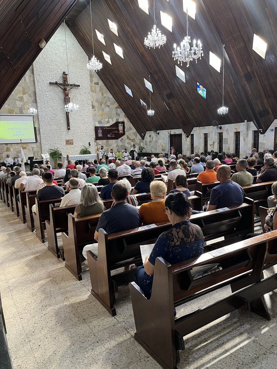 flaviogarag's tweet image. Vá à missa!