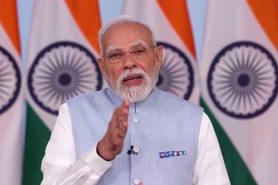 जो देश के लोगों की जरुरत का है... जो हम देश में ही बना सकते हैं... वो हमें देश में ही बनाना चाहिए।

देश की स्वतंत्रता को जैसे स्वदेशी के मंत्र से ताकत मिली... वैसे ही देश की समृद्धि को भी स्वदेशी के मंत्र से ही शक्ति मिलेगी।

- पीएम <a href="/narendramodi/">Narendra Modi</a>