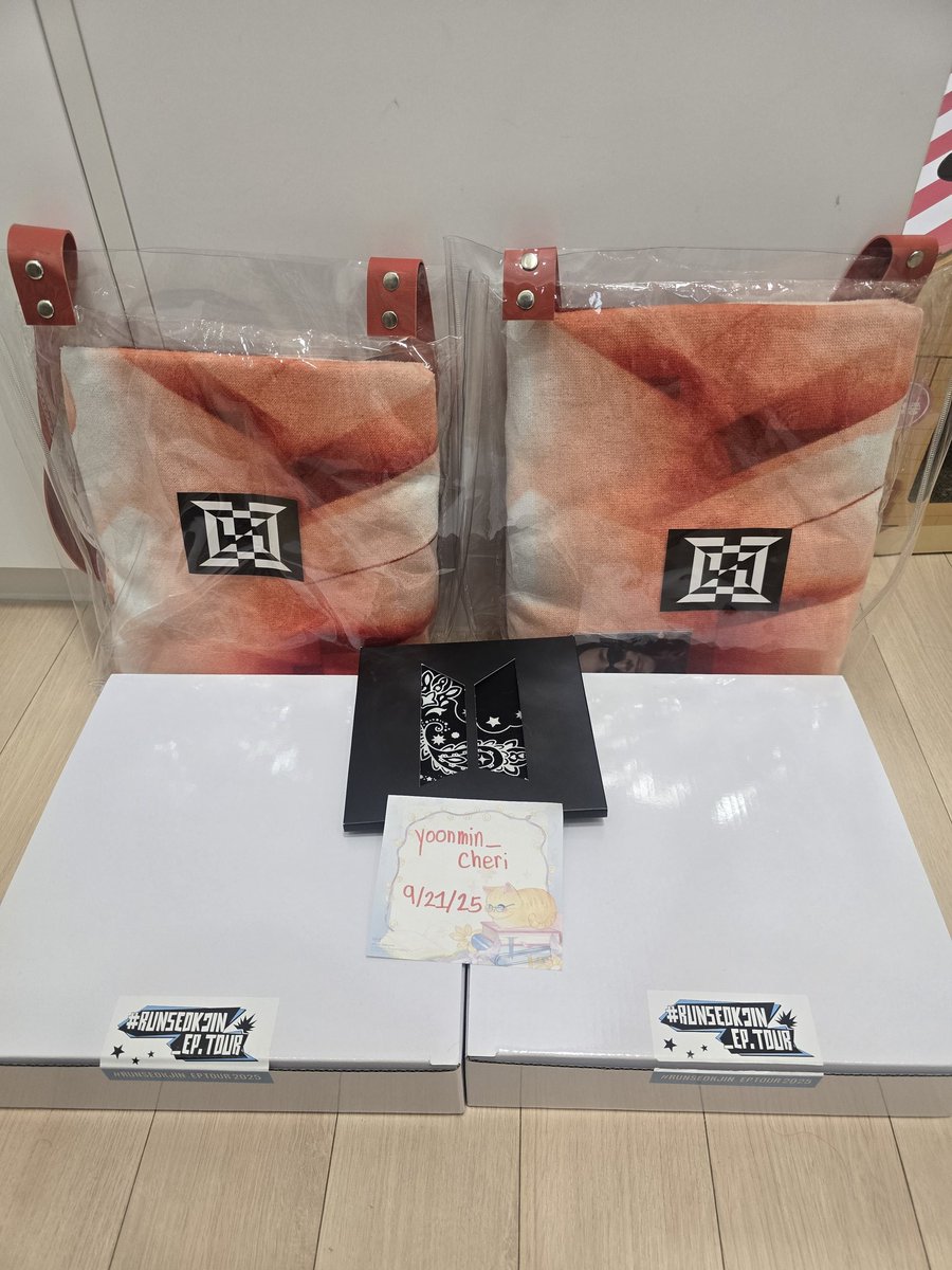 💜 bts giveaway and sale 💜

**to enter: like and rt this post!! usa only**

prizes:
2 hope on the stage final seoul gifts (1 with pc)
2 run seokjin goyang gifts (1 with pc)
1 festa 2025 bandana (no pcs)

ends sept 28, ships oct 5

items for sale below

#btsgiveaway #btswts