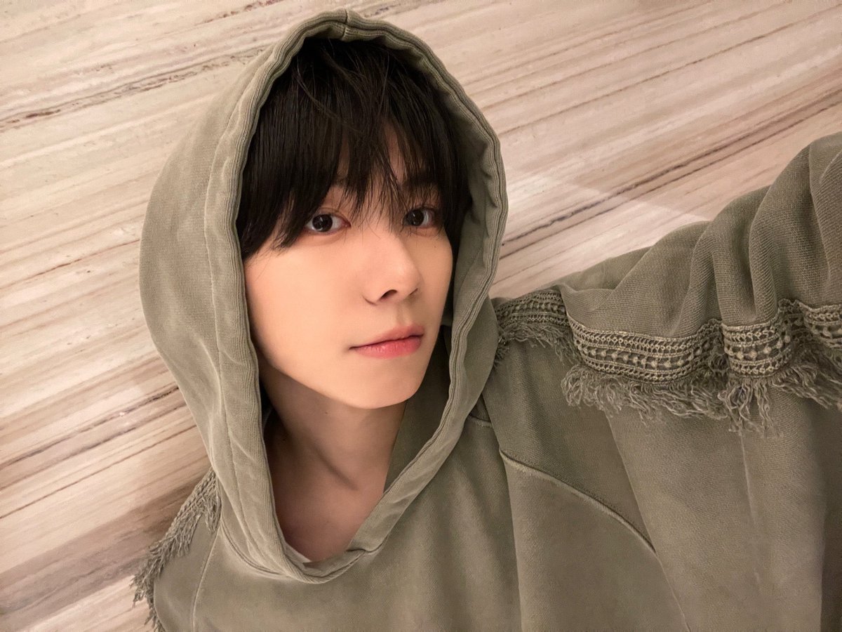 snkizs's tweet image. — ɢᴜɪʟᴛʏ ᴀꜱ ꜱɪɴ
 (ᴀʟᴛ ᴜɴɪᴠᴇʀꜱᴇ) 

A #Haneulz au wherein Yuri [JL] , a rebellious student , meet Seb [PH] a quiet top student on class A, his total opposite. For them love are just two sides of the same coin...equally thrilling and equally dangerous.