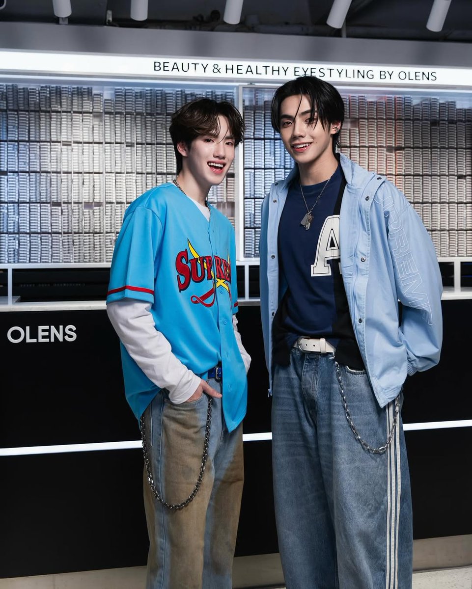 BUSshine__id's tweet photo. ღ Peem IG Post Update ღ
— 21.09.2025 : peemwasu.busofficial
Look into my eyes… you’ll see how OLENS makes me shine just for you 💙
📍 สาขา SIAM CENTER ชั้น M
OLENS SIAM CENTER X BUS
#OLENSXBUS
#OLENSTH #OLENS #OLENSTHAILAND #SIAMCENTER
#BUSbecauseofyouishine
#PEEMWASU https://t.co/FRjOgT2VWY