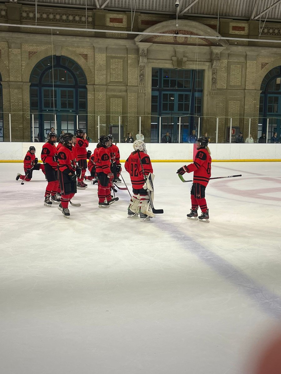 What a battle at Ally Pally! 📷
The Amazons went toe-to-toe with the Haringey Greyhounds in front of a big crowd at Alexandra Palace.
Read the full game report on our website
solentamazons.co.uk/.../away-game-…
#SolentAmazons #WNIHL #GameReport #AmazonsHockey #TogetherStronger