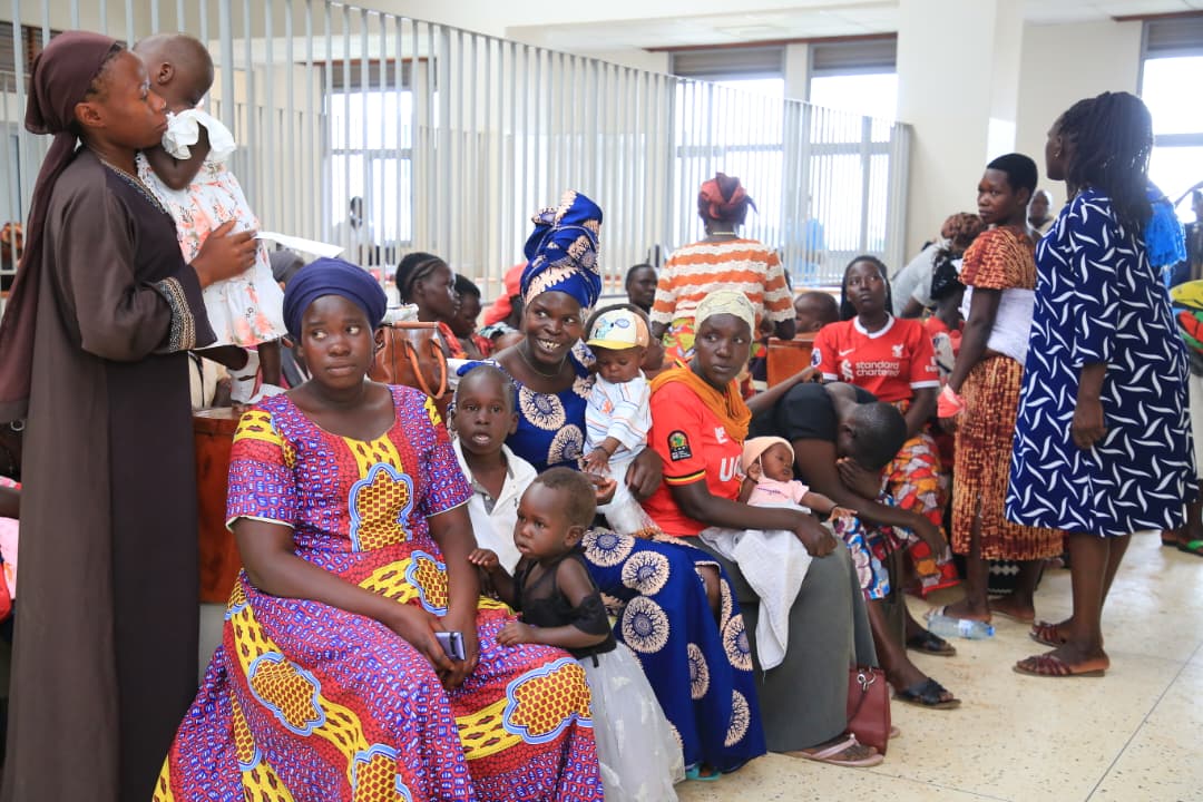 ASOU_Official's tweet image. Pictorial: Massive community turnout for screening at Arua Regional Referral Hospital, Arua District ahead of the 7 days surgical camp. The excitement is building as people turn up in huge numbers. #WestNileSurgicalCamp2025
#ASOUSurgicalCamp2025