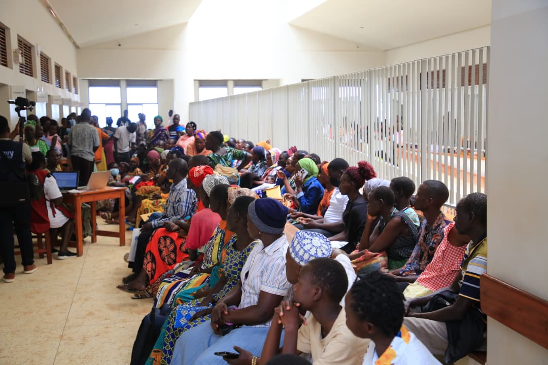 ASOU_Official's tweet image. Pictorial: Massive community turnout for screening at Arua Regional Referral Hospital, Arua District ahead of the 7 days surgical camp. The excitement is building as people turn up in huge numbers. #WestNileSurgicalCamp2025
#ASOUSurgicalCamp2025
