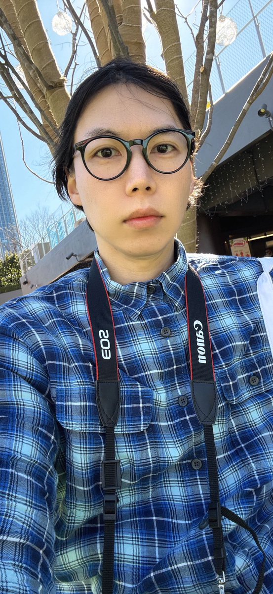 shef0526's tweet photo. Vチューバーオタク役

この後、めちゃくちゃ痴女られる💋

ラストコーナーに差し掛かり
残すはシェフ出演のみ

早朝からロケ準備しているADさん
総合指揮監督
一流メイクさん
プロ女優さん

この方達が居るおかげでAV撮影が成り立っている✨

改めて、感謝しかないです😭
ありがたい😭
やるぞ！！！ https://t.co/IwUsVOGVLh