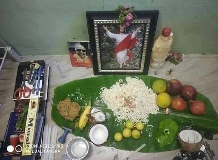 Mohan_HJS's tweet image. Can a Hindu-turned-Christian perform tarpan on Mahalaya Amavasya in front of a Jesus poster and grant salvation to ancestors?

In Hinduism, Pitrs attain liberation through devotion to Lord Dattatreya, the supreme protector of ancestors.

#Pitrupaksha #HinduTradition #Dattatreya