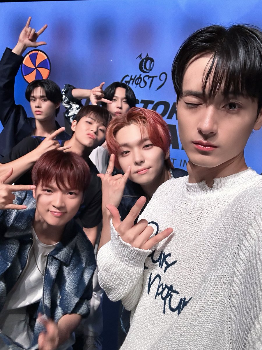 [📸]

250921 [#THE_STORY_WE_SHARE]
GHOST9 JAPAN FANMEETING 2025 in Osaka
2부 이벤트 셀카 공개 💗

락스타 🤟🏻

#GHOST9 #고스트나인 #ゴーストナイン
#THE_STORY_WE_SHARE