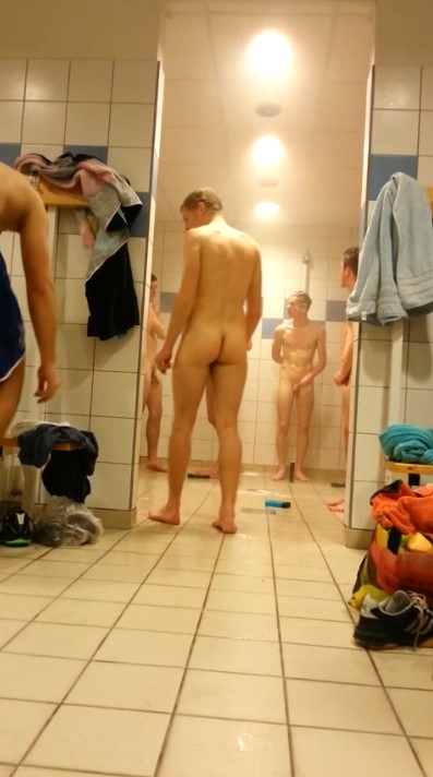 🎥 Hot French athletes recorded completely naked in the shower and locker room! 
👉 Full 5'35" video on fansmine.com/str8guysnaked and unlockd.me/str8guyznaked