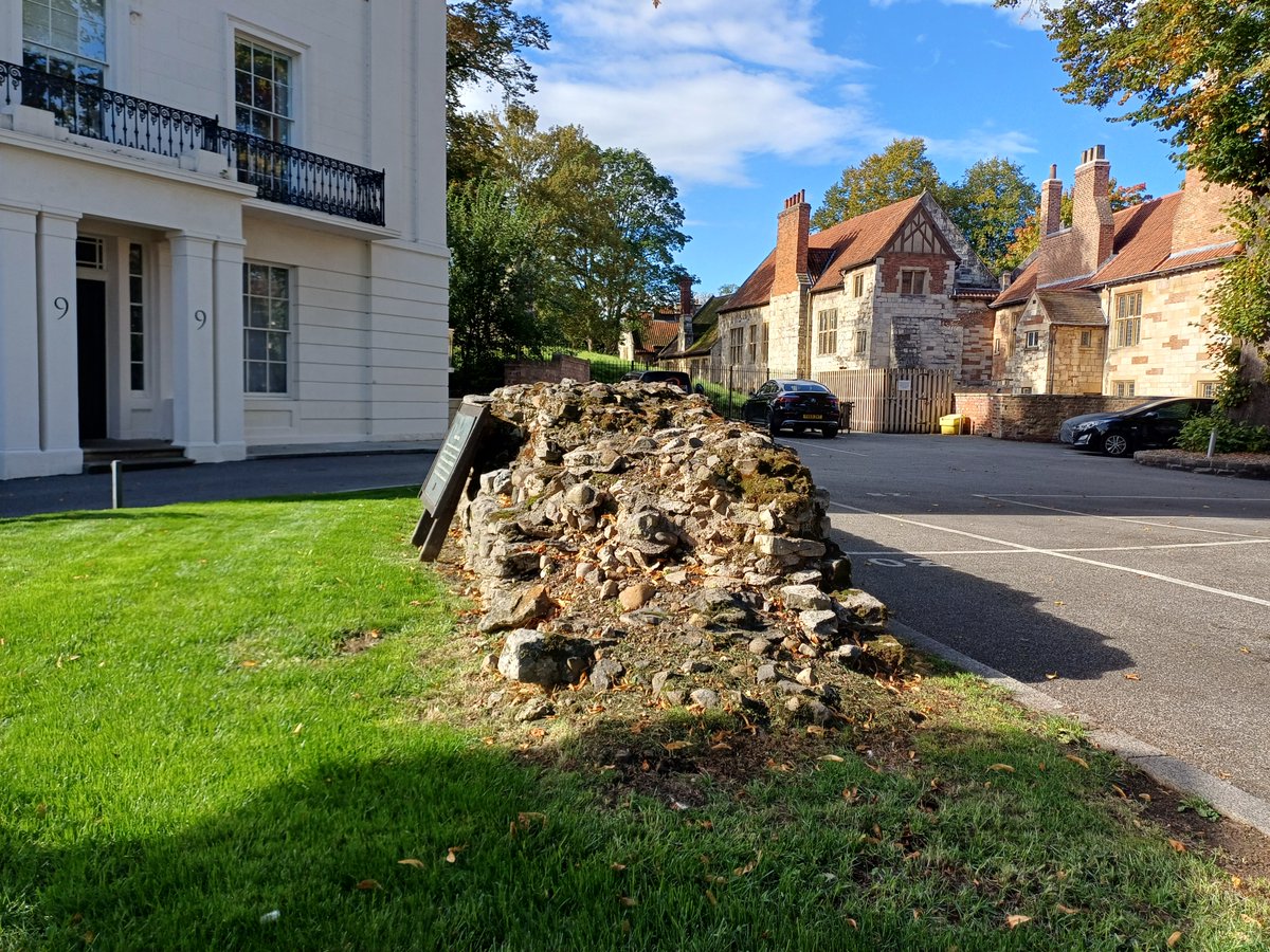 A beautiful section of Roman Wall! 😍
✨✨✨
The Romans first came to York in 71AD
Stone walls &amp; gates replaced the original wooden palisades &amp; ditches of the fortress
Few remains survive of the structure that occupied a 50-acre site
Some stonework can still be seen above ground!