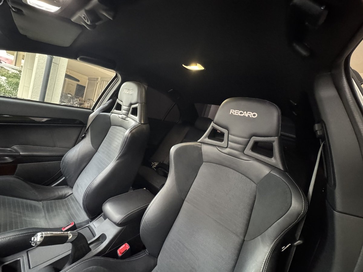 heroec5wvr4's tweet photo. ガリバー納車後、即ディーラーで健康診断。
オイル類全交換。
ディーラーオプションあるだけつけて
ファイナルブラック内装化。
柿本マフラー良い感じ。
子育てに追われてて買えんかった車。
お前も今日からファミリーだ。 https://t.co/BTFJCqUgR7