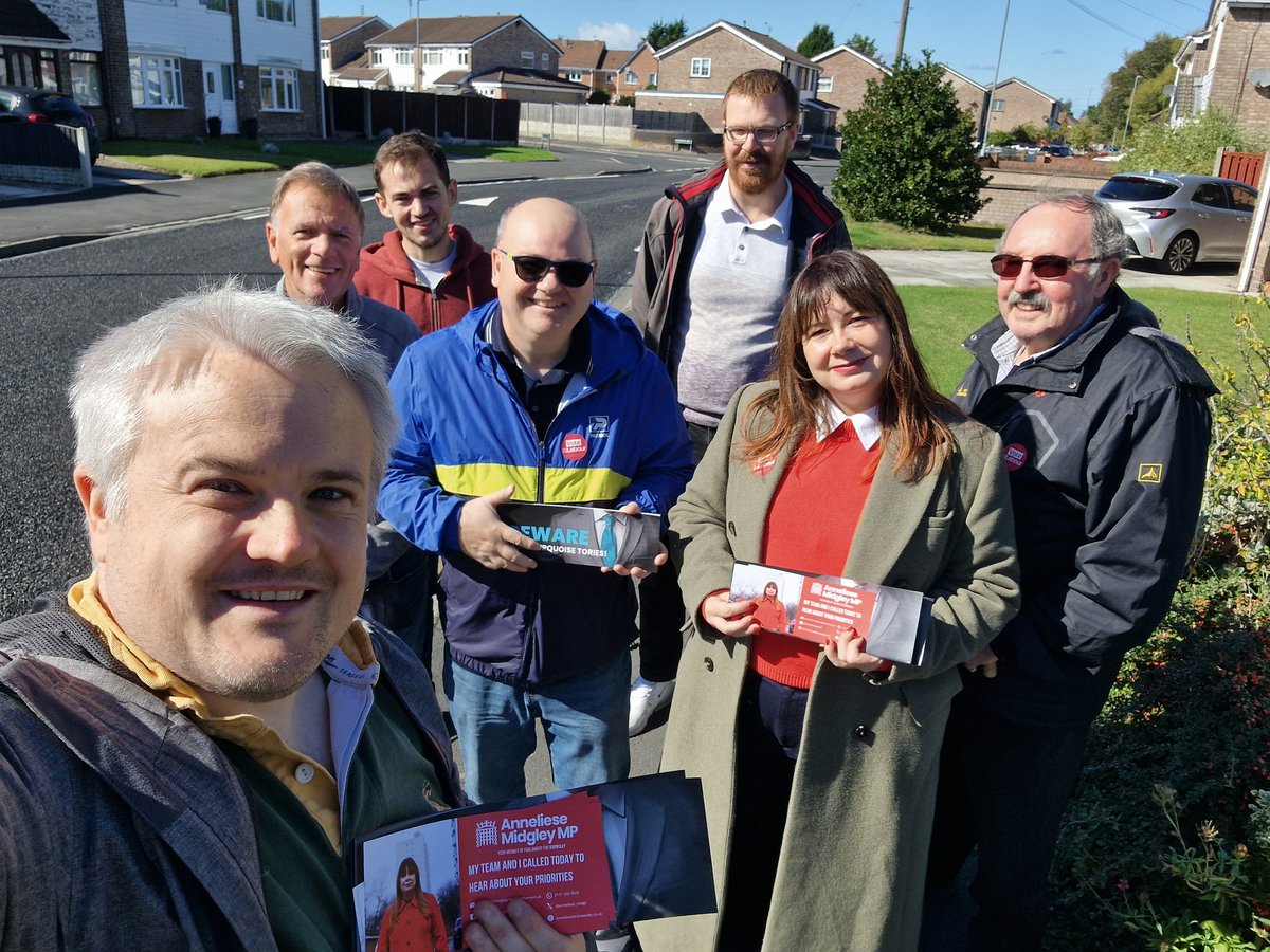 Lovely to join <a href="/knowsleylabour/">Knowsley Labour</a> colleagues and Annaliese Midgeley MP this morning out in Shevington ward, talking with residents about their issues and the work being done to improve air quality around Simonswood.