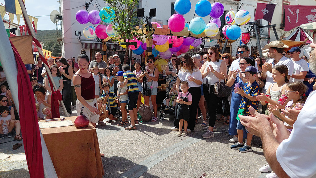 📸Fotogalería + 📹vídeo + 🖊️noticia de las VI Jornadas Medievales en #ElCastillodelasGuardas

sevillaymas.com/noticias/24826…

<a href="/AYTOELCASTILLO/">AYTO. EL CASTILLO</a> <a href="/GonzaloAulaga/">Gonzalo Dominguez</a>

#JornadasMedievales #Cultura #Medievo #fiesta #Festival #gastronomía #historia #mercadomedieval #turismo