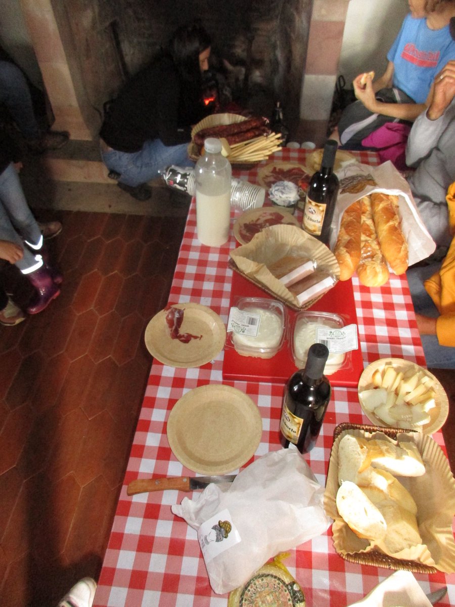 🐄 Hoy visitamos la Casa del Sol en las #JEPNansa
 Ganadería tradicional, vida en el campo y un desayuno compartido para saborear la esencia del Nansa 🌿✨ #CaminoLebaniego
<a href="/CLebaniego/">Camino Lebaniego</a>