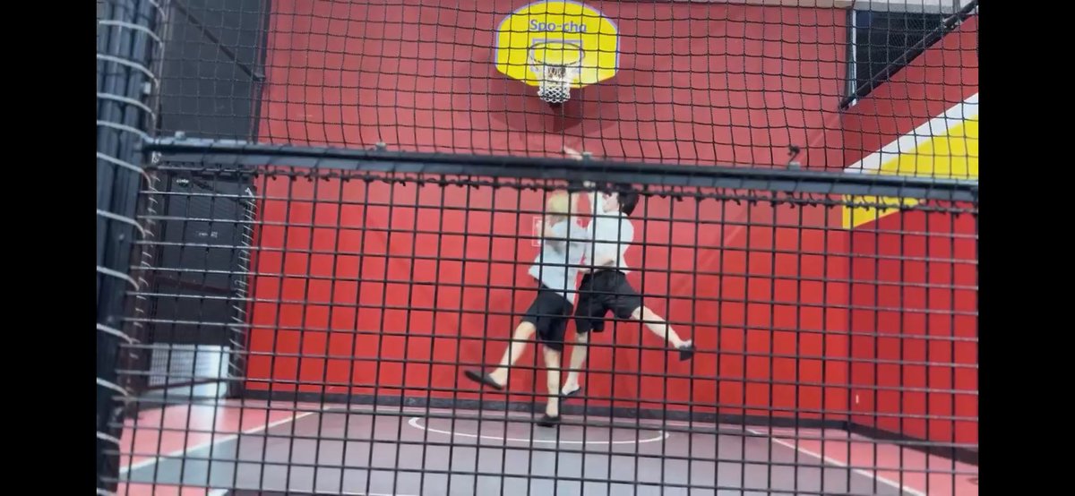 ファルの瞬間🏀
試合なら100ピピーッ！！やしコーチから怒られるやつ笑

#おにラブ #おにサブ