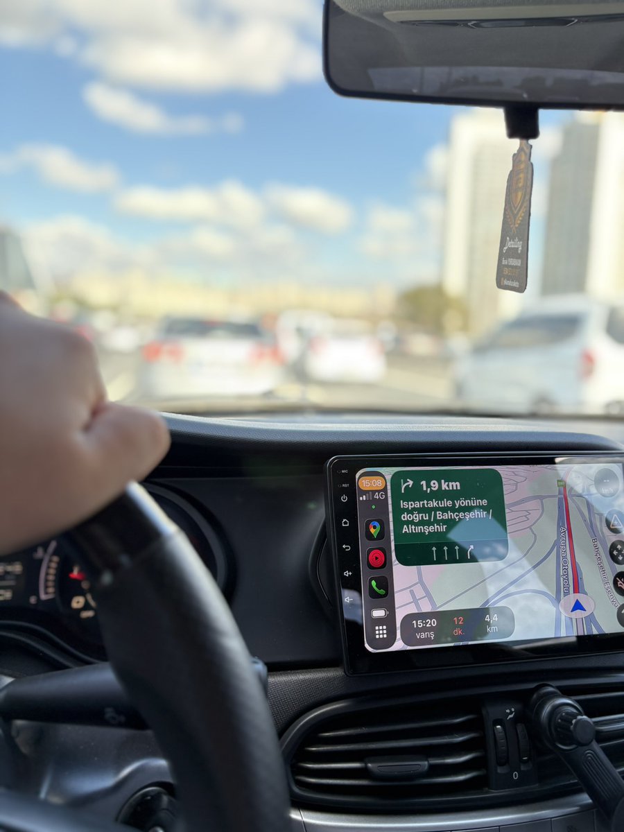 Kendisinden kaçınılmaz olan İstanbul trafiği ile yola devam