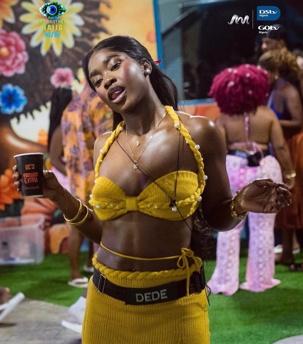feetsnarmstore's tweet photo. Dede the fashion goodness will rock the bag on second slide with her wear

Bag cost 38,000 naira

Available in all colors as seen on third slide 

Dede fans, let’s see your doings! 

Let’s see the fanbase that wins! 

#bbnaija #smartgirldede #dede #shopbags #feetsnarms https://t.co/tmBs6KSGgB