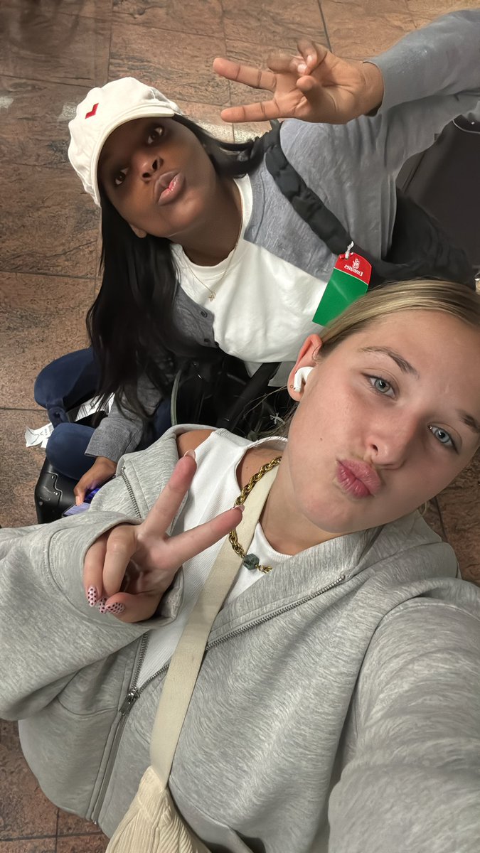 Belles comme ça après 21h de voyage excusez nous mesdames