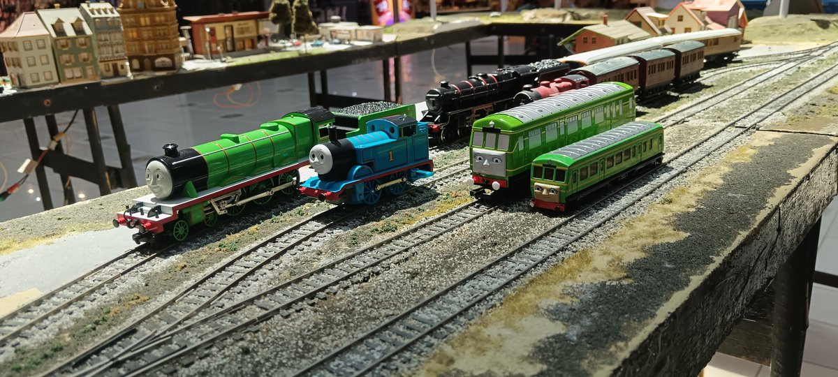 lmsseraphim's tweet photo. Great day to be in Hornby mood❤️

Meeting @TaijuSl &amp; @NwrTwins and a few others. The owner of the layout is also very nice! https://t.co/c11X8Cc6GZ