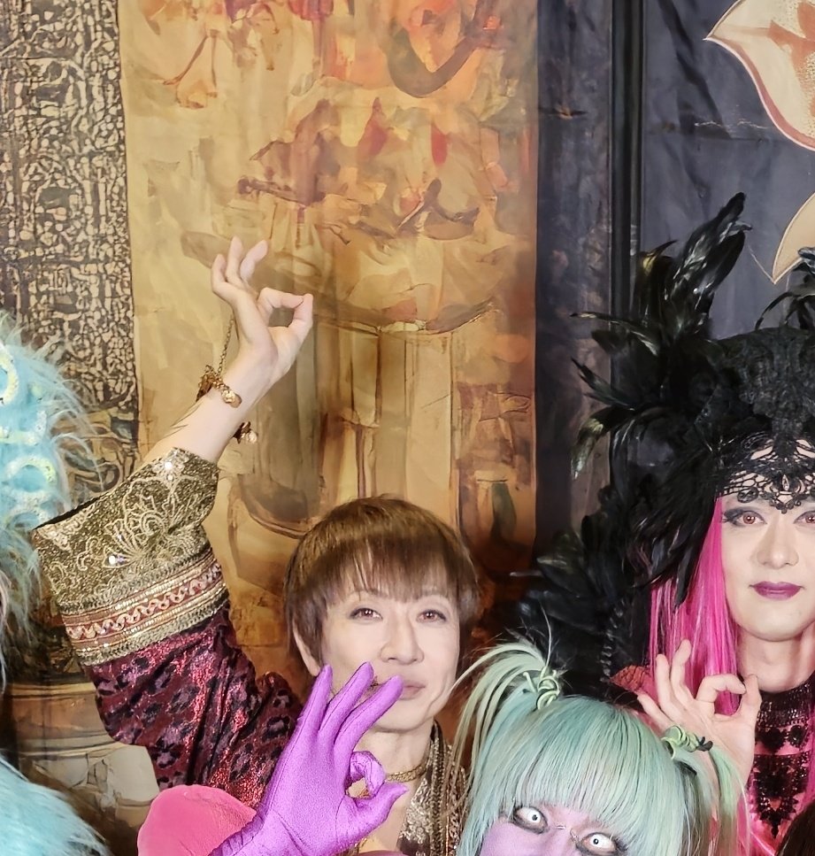 ライブの感想よりも先に。。
今日撮影会に参加したんだけどDが埋もれて可愛かったので()
Dファンの方お納めください。。
しーくさんがごめんなさい。。