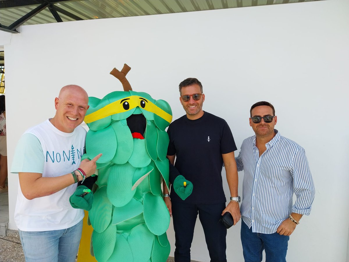 El pte. del. @RFAFCórdoba, <a href="/Martintorralbo/">Martín</a>, presencia derbi provincial <a href="/MontillaCF/">Montilla C.F.</a> &amp; <a href="/AtcoPalmadelRio/">Atl. Palma del Río CF</a> (Div. Honor Sénior), acompañando a los presidentes, Francis Mesa y Pedro Pablo González, y al concejal deportes <a href="/Ayto_Montilla/">Ayuntamiento de Montilla</a>, Miguel Sánchez, deseándoles suerte en la temporada