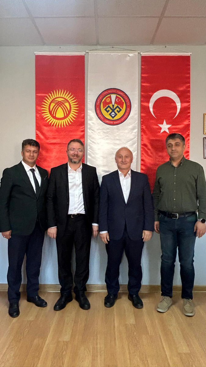 Kırgızistan-Türkiye Manas Üniversitesi Tıp ve Veteriner Fakültelerini ziyaret ederek gençlerimizle buluştuk.

Sağlıkta bağımsızlık ve sağlık teknolojilerinde yerlileşmenin önemini konuştuk; onların heyecanı, vizyonu ve azmi geleceğe dair umutlarımızı daha da güçlendirdi.