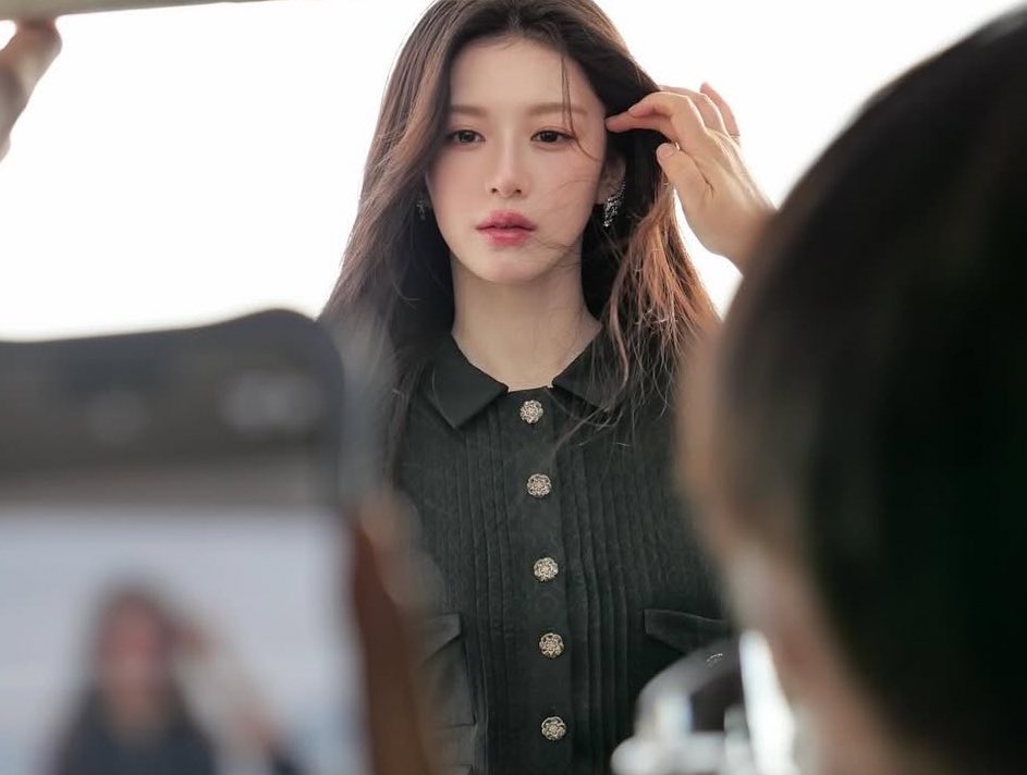 Go Younjung spotted working overtime as the visual economy’s breadwinner.