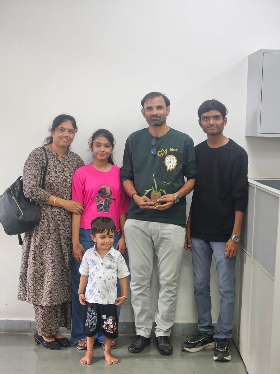 RSCRajkot's tweet image. Just wrapped up World Alzheimer's Day at Regional Science Center - Rajkot! 📚🧠 We screened a documentary, had a quiz, and spread awareness about Alzheimer's. Thanks to all who joined! 🙏 #WorldAlzheimersDay #AwarenessMatters #RSCRajkot