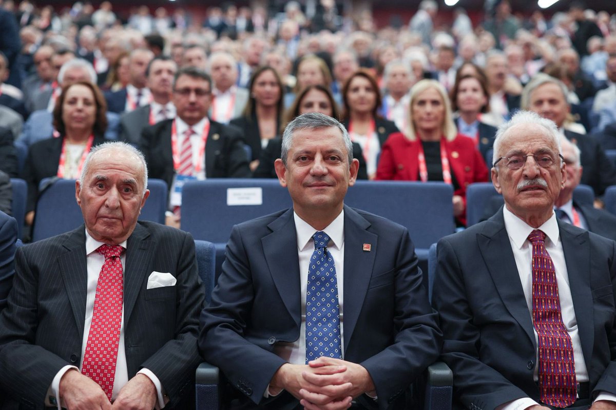 22. Olağanüstü Kurultayımızda geçerli oyların tamamını alarak yeniden seçilen Genel Başkanımız Özgür Özel’i yürekten kutluyorum.