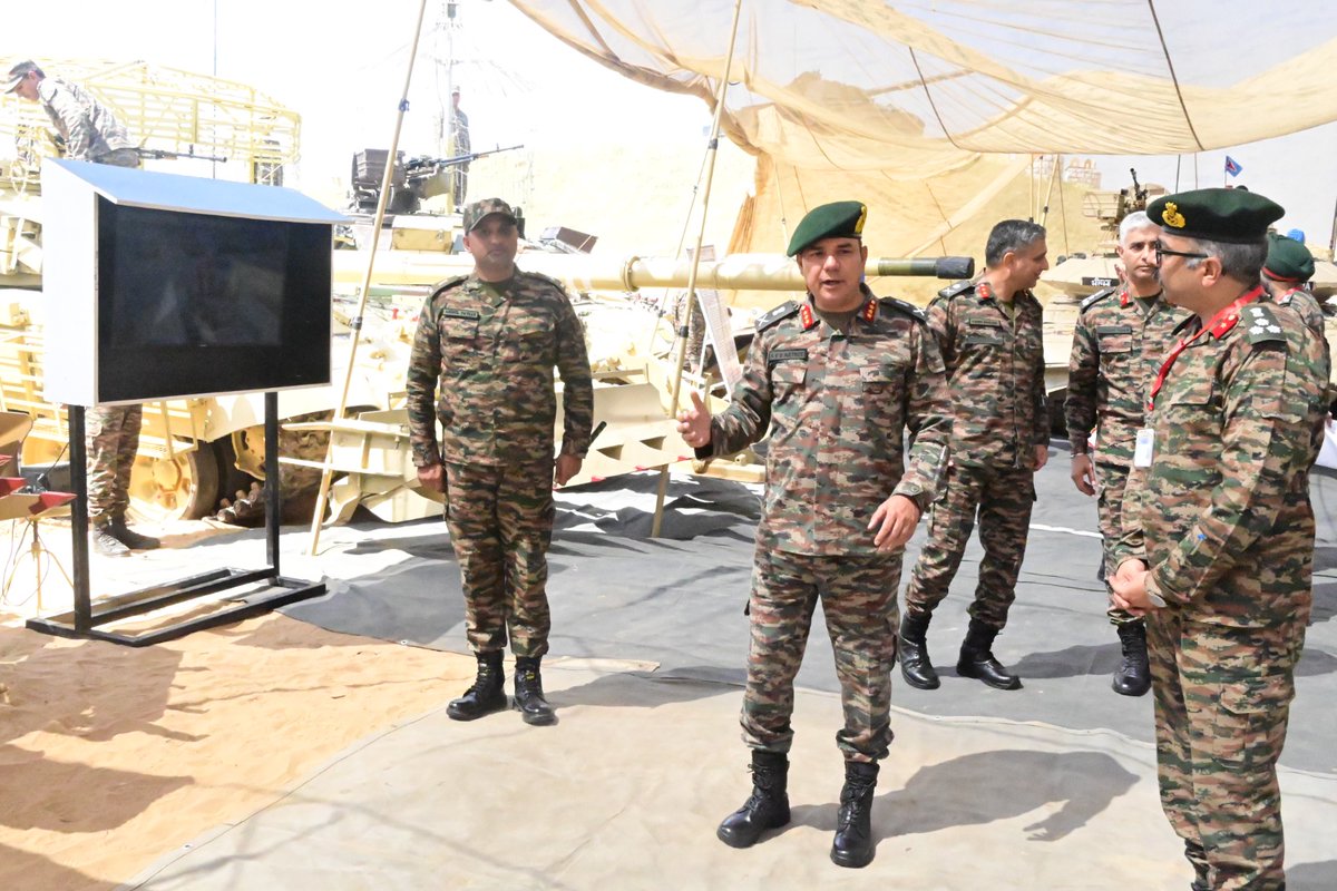 KonarkCorps's tweet photo. Lt Gen AVS Rathee, GOC #KonarkCorps reviewed #OpPreparedness of #BlackMaceBrigade &amp; lauded their #MissionReadiness in adapting to innovative training &amp; equipment enhancement methodologies. He emphasised on #TechInfusion &amp; use of #CuttingEdge software for ‘Combat Decision Making’. https://t.co/XGHLttvMIa