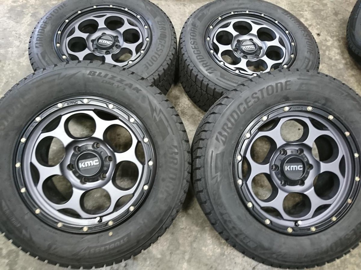🌟クロカンスタッドレスタイヤ🌟
BRIDGESTONE BLIZZAK DM-V3 + MLJ KMC KM541 DIRTY HARRY✨　265/60R18　+　8.5J×18+18　139.7-6H
クロカンサイズも多数ご用意しております‼
是非見に来てくださいね～✨

スタッドレスタイヤ買取強化中‼

＃アップガレージ札幌厚別
＃スタッドレス