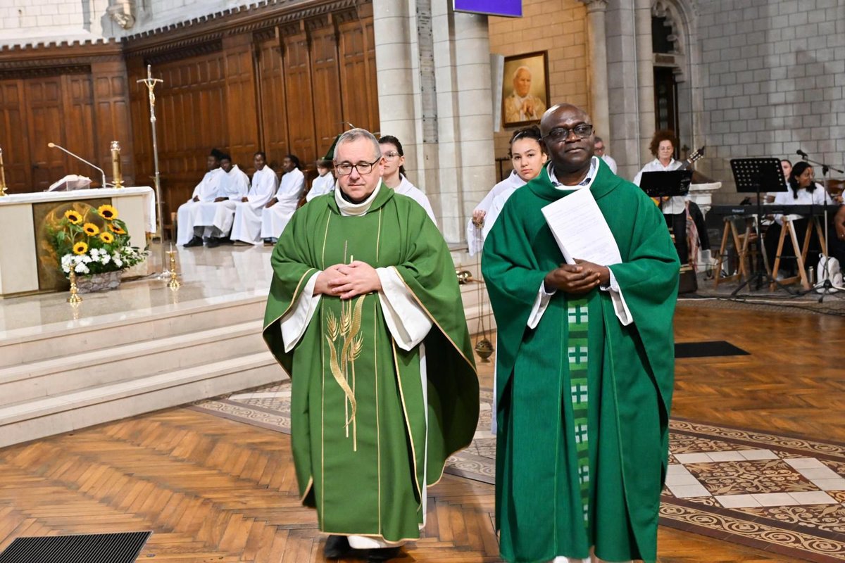 Célébration <a href="/Alfortville_94/">Ville d'Alfortville</a> de l’installation du nouveau Curé de la Paroisse Notre-Dame d’Alfortville, le Père Pavel Petrusiak nommé par Monseigneur Dominique Blanchet, suivi d’un verre de l’amitié. Merci pour cet accueil républicain et nos échanges fraternels.