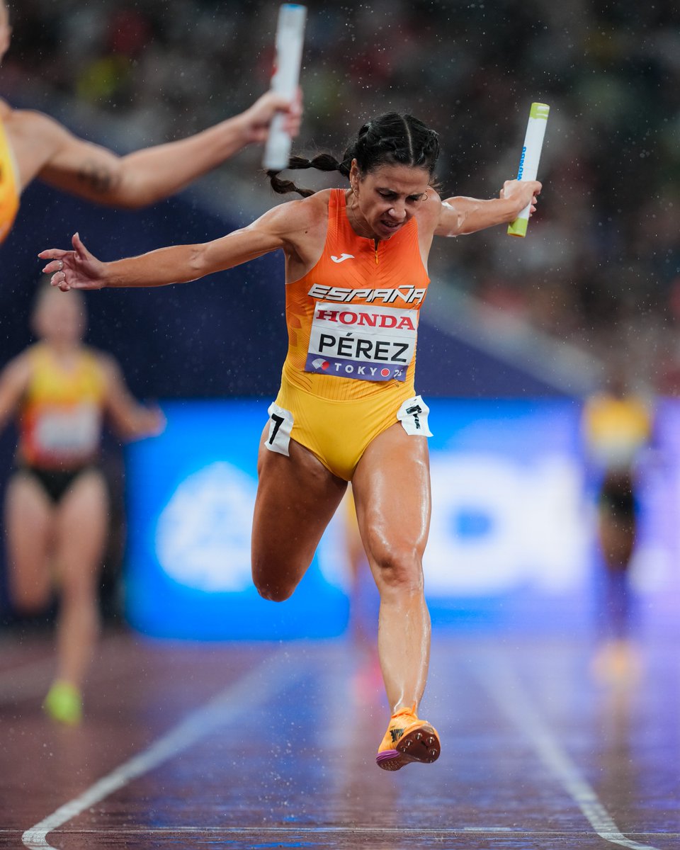 atletismoRFEA's tweet photo. 𝗘𝗹 𝘁𝗿𝗮𝗯𝗮𝗷𝗼 𝗯𝗶𝗲𝗻 𝗵𝗲𝗰𝗵𝗼, 𝗹𝗮 𝗮𝗺𝗶𝘀𝘁𝗮𝗱 𝗽𝗼𝗿 𝗺𝗼𝗻𝘁𝗲𝗿𝗮 𝘆 𝘂𝗻 𝗼𝗯𝗷𝗲𝘁𝗶𝘃𝗼 𝗰𝗹𝗮𝗿𝗼:
Estar entre las mejores del 🌎 con opciones a todo

Esperança Cladera 🤝 @JaelBestue 🤝@paulasevilla7🤝 @Misabel_perez
y sus compañeras @luuciiaa581 y @AitanaRodrigo

En 2025 ⬇️
🥈 en World Athletics Relays (Guanzhou) 
2ª  Cto. Europa de Selecciones (Madrid) 42.11 RESP
5ª  @WATokyo25

ORGULLO DEL ATLETISMO ESPAÑOL 👏👏👏
Felicitar una vez más sus respectivos entrenadores y a los/as técnicos del Plan Nacional de Relevos

#EspañaAtletismo #PasiónporCompetir @WATokyo25

📺 @teledeporte / @rtveplay
📺 @Eurosport_ES / @streammaxes
📊 https://t.co/bxhAxVTeHm
📸 https://t.co/iiHN7Ueesv