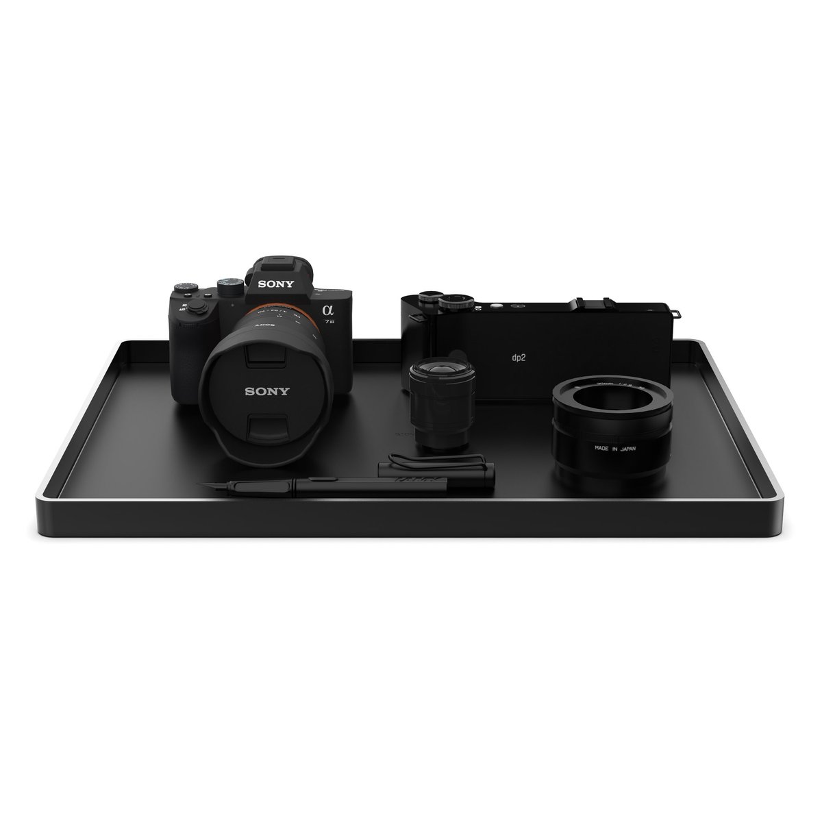 BionicLabsOrg's tweet image. Introducing the Tray 19 inch in a new all black anodised finish with matching black leather pads.
A larger space for the everyday, now reimagined in a darker palette.
Milled from solid aluminium, finished in deep matte black, and paired with full grain leather, it brings clarity…
