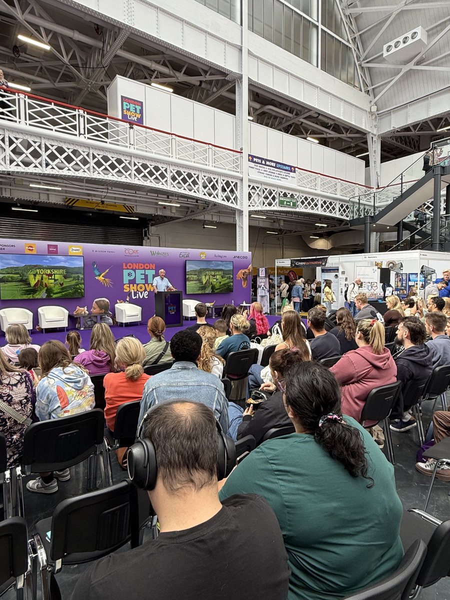 linwright17's tweet image. Day 2 at London Pet  Show Live.
Do you think we should adopt the dog?🐶😂