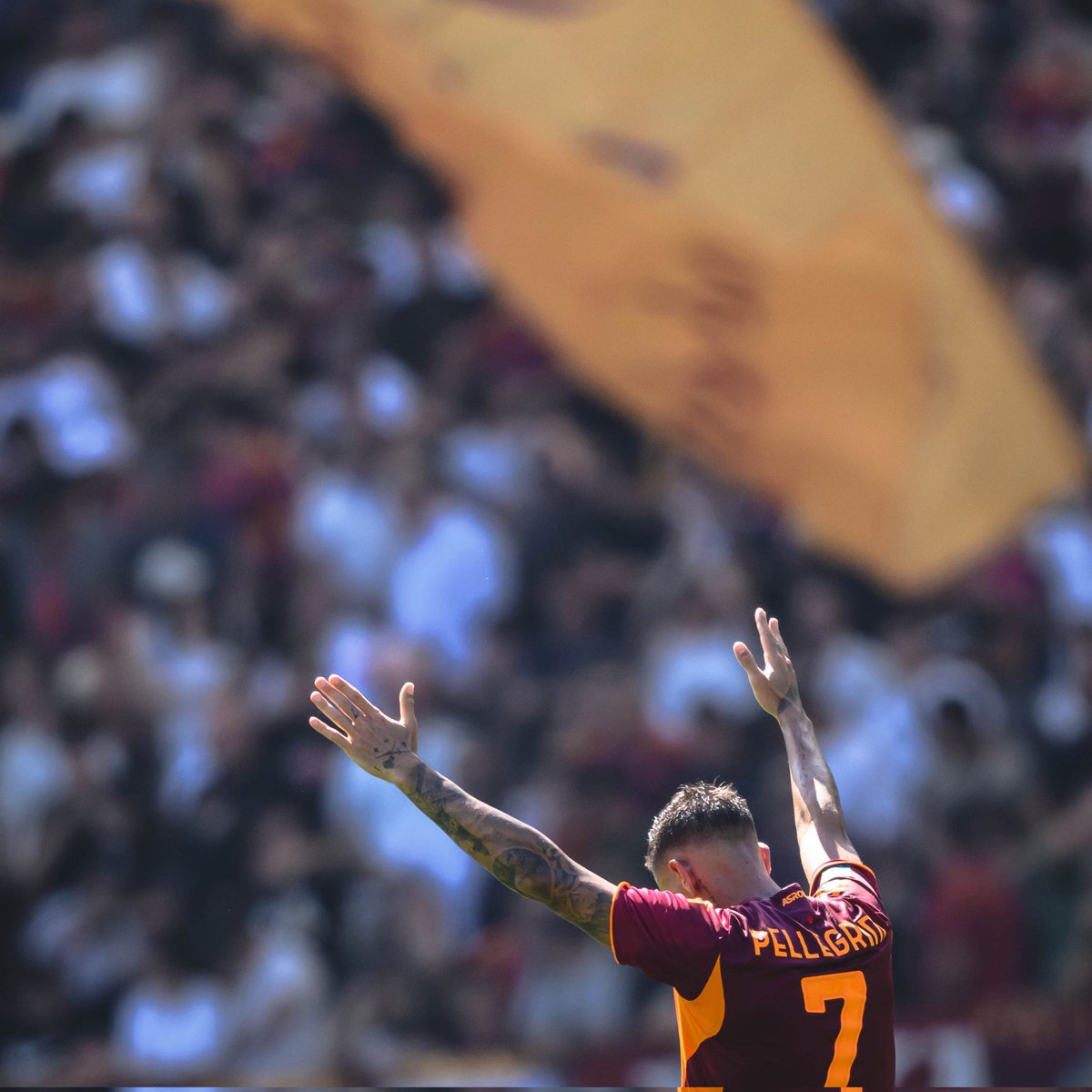 #lazioroma 0-1: la favola più bella. <a href="/LorePelle7/">Lorenzo Pellegrini</a> decide il derby con un gol alla sua prima presenza stagionale. Proprio lui, il capitano decaduto che probabilmente lascerà a gennaio o fine campionato la maglia #giallorossa della <a href="/OfficialASRoma/">AS Roma</a>, la sua seconda pelle. <a href="/SerieA/">Lega Serie A</a>